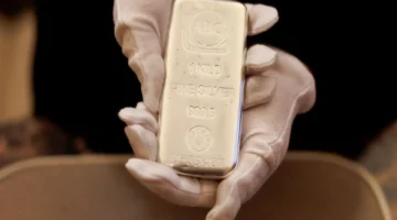 استقرار حذر.. أسعار الفضة تترقب تحركات السوق بعد أكبر تراجع منذ سنوات